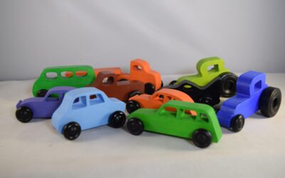 Un cadeau mignon: une petite voiture jouet pour les plus jeunes!